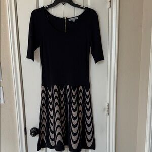 🖤Really cute Danny & Nicole sweater dress in black and tan colors


🖤Size S